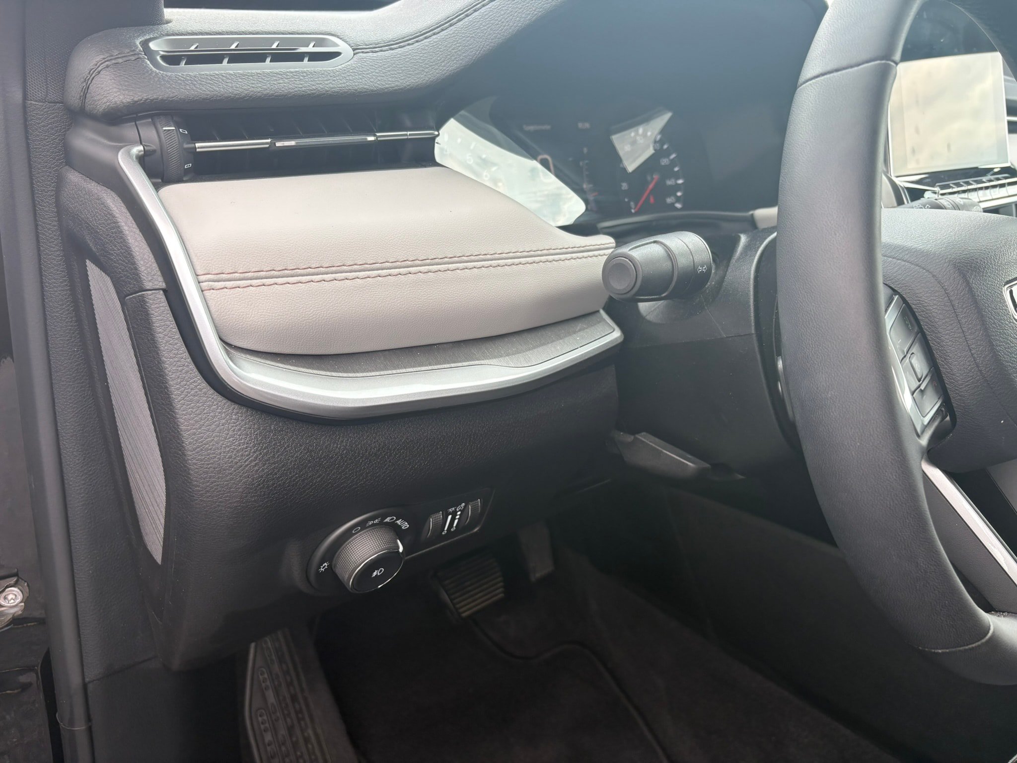 Used 2024 Jeep Compass Limited AWD/4WD image 20