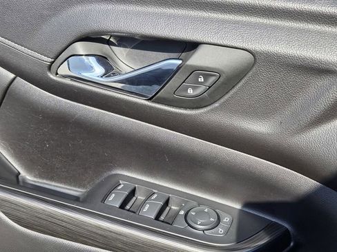 Used 2023 GMC Acadia SLT image 21