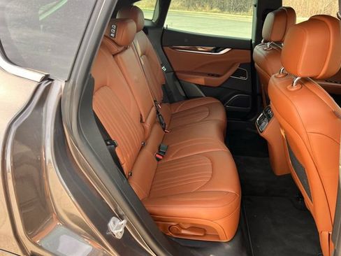 Used 2017 Maserati Levante w/ Luxury Package image 28