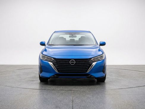 Used 2025 Nissan Sentra SV FWD image 2