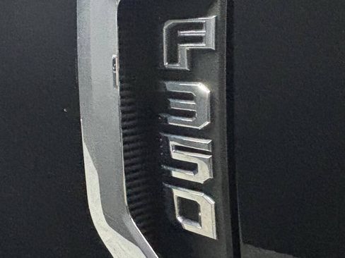 Used 2017 Ford F350 Lariat AWD/4WD image 4
