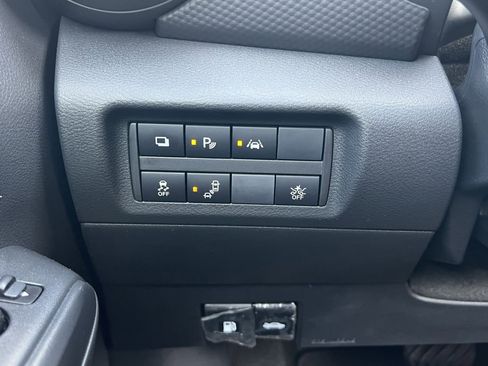 Certified 2025 Nissan Kicks Play S image 11