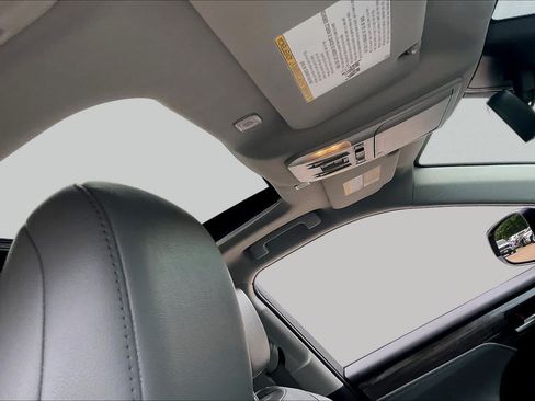 Used 2025 Toyota Highlander Limited FWD image 14