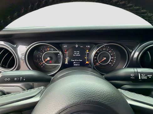 Used 2022 Jeep Gladiator Sport image 39