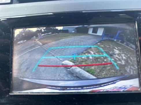 Used 2019 Toyota Highlander LE image 27