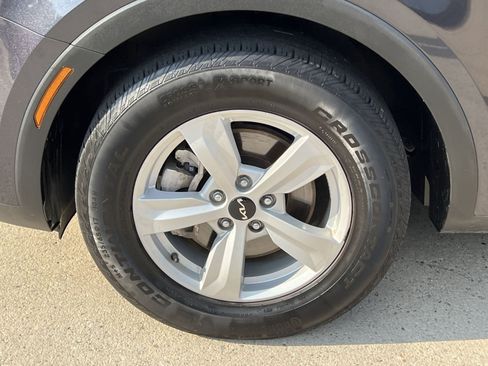 Used 2025 Kia Sorento LX FWD image 17