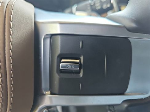 Used 2024 Land Rover Discovery Metropolitan Edition image 20