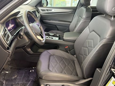 Used 2024 Volkswagen Atlas Cross Sport SE image 5
