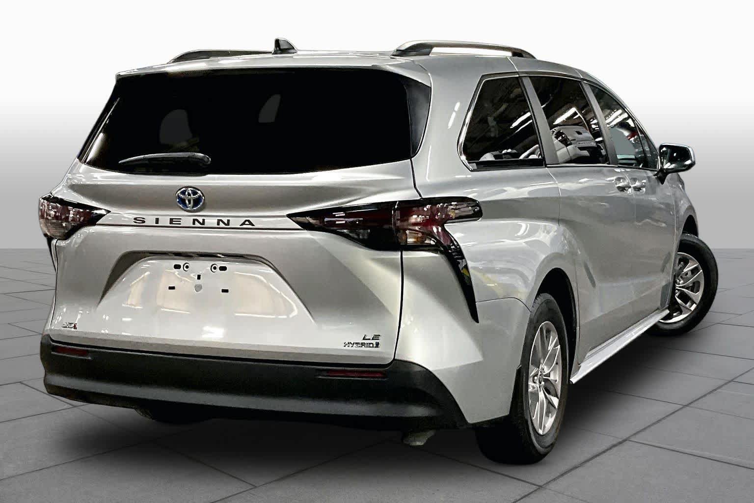 Certified 2024 Toyota Sienna LE FWD image 13