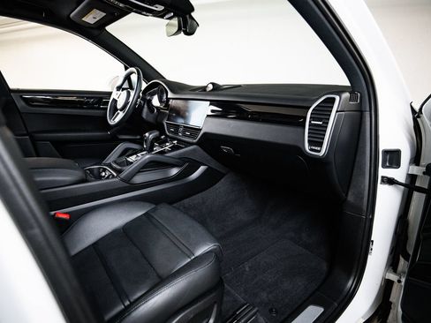 Certified 2023 Porsche Cayenne AWD/4WD image 27