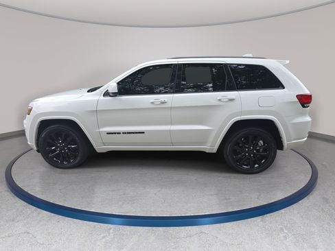 Used 2020 Jeep Grand Cherokee Altitude AWD/4WD image 8