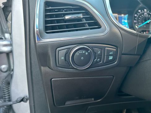 Used 2020 Ford Edge Titanium w/ Equipment Group 301A AWD/4WD image 22