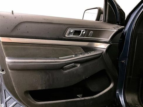 Used 2018 Ford Explorer XLT w/ Equipment Group 202A AWD/4WD image 23