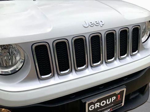 Used 2018 Jeep Renegade Limited FWD image 35