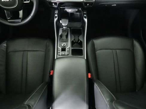 Used 2022 Kia Sorento EX w/ Panoramic Sunroof Package image 17