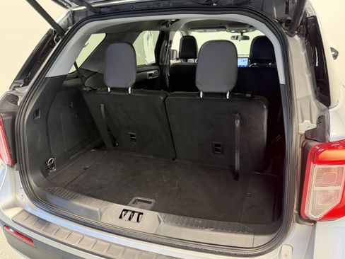 Used 2024 Ford Explorer XLT w/ Equipment Group 202A AWD/4WD image 23