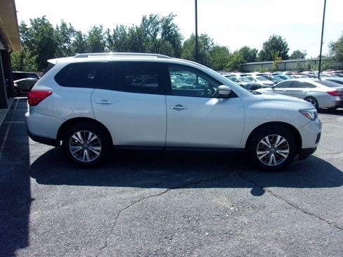 Used 2019 Nissan Pathfinder SV image 4