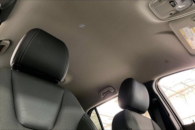 Used 2022 Buick Encore GX Preferred w/ Cold Weather Comfort Package AWD/4WD image 22