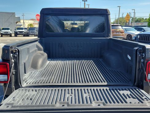Used 2022 Jeep Gladiator Sport AWD/4WD image 12