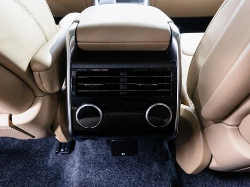 Used 2024 Land Rover Range Rover Long Wheelbase SE image 28