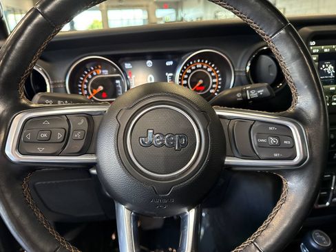 Used 2023 Jeep Gladiator Overland AWD/4WD image 19
