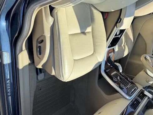 Used 2013 Volvo XC70 3.2 image 25