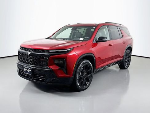 Used 2025 Chevrolet Traverse RS image 3