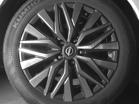 Used 2025 Nissan Altima 2.5 SV FWD image 15