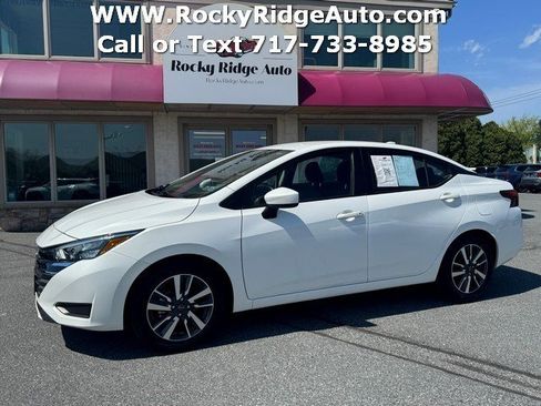 Used 2025 Nissan Versa SV FWD image 4