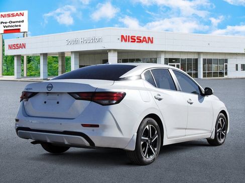 Used 2025 Nissan Sentra SV FWD image 4