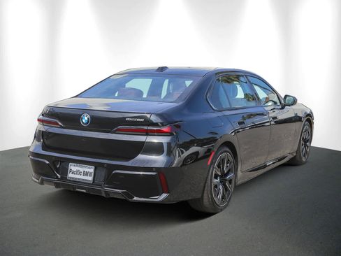 Used 2025 BMW i7 eDrive50 w/ M Sport Package image 6