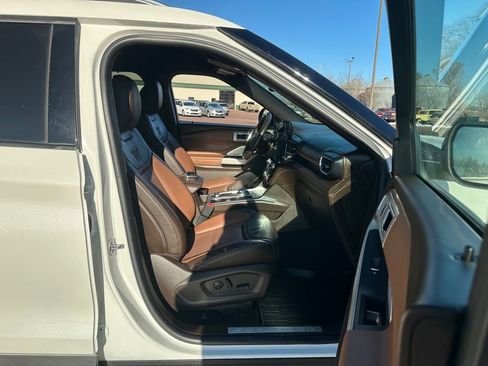 Used 2021 Ford Explorer King Ranch w/ Premium Technology Package image 29