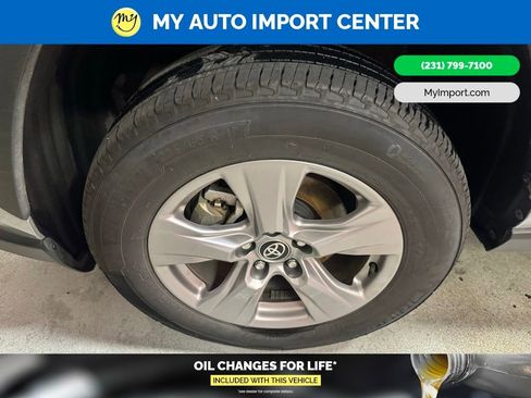 Used 2025 Toyota RAV4 XLE AWD/4WD image 9