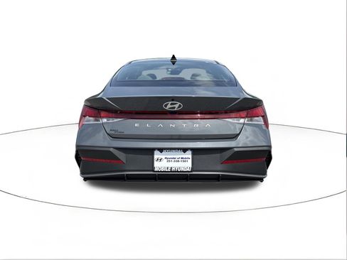 New 2026 Hyundai Elantra SE FWD image 4