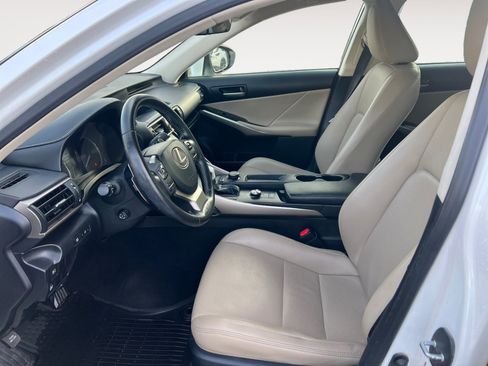 Used 2018 Lexus IS 300 AWD image 9