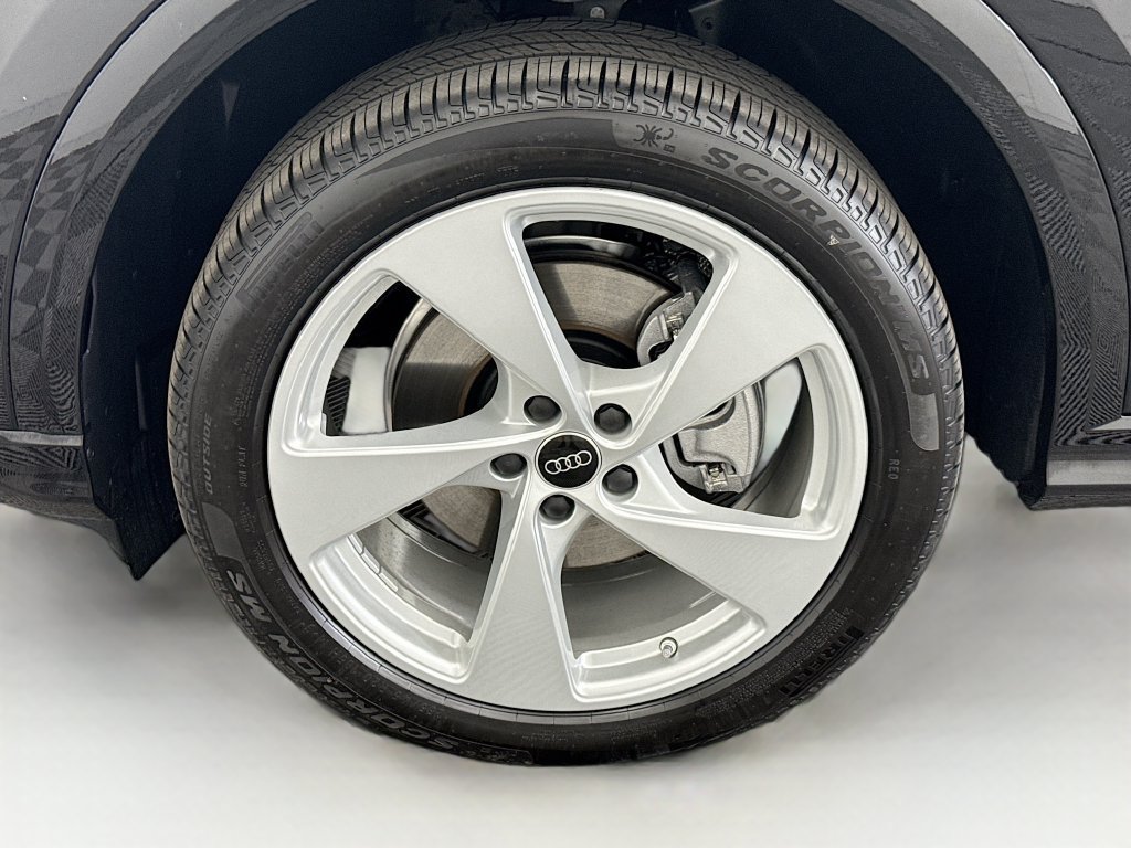 Certified 2025 Audi Q5 Premium Plus w/ Premium Plus AWD/4WD image 29
