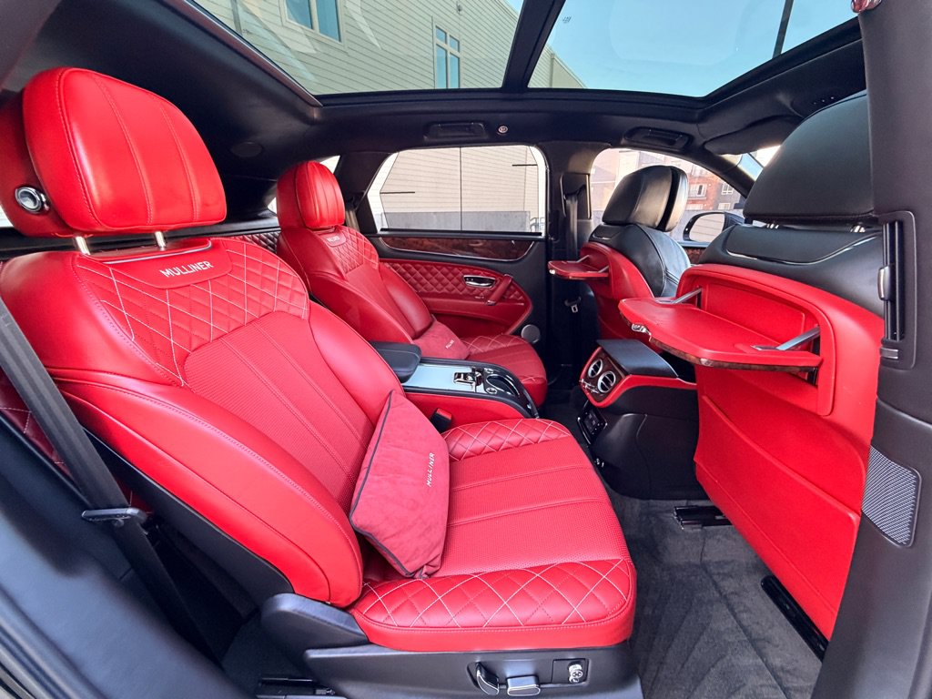 Used 2018 Bentley Bentayga AWD/4WD image 24