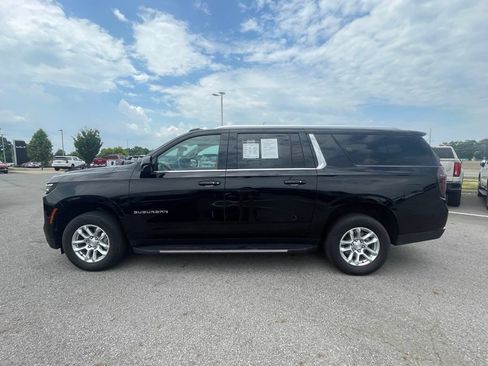 Used 2025 Chevrolet Suburban LT RWD image 4