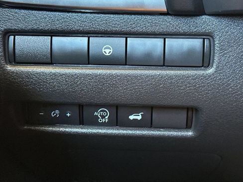 Used 2024 Nissan Rogue SV FWD image 35