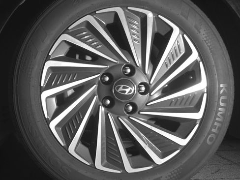 Used 2025 Hyundai Sonata SEL FWD image 12
