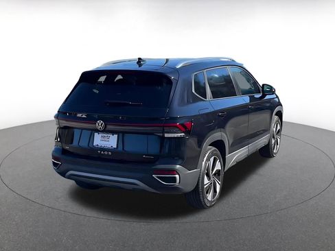 Used 2025 Volkswagen Taos SE image 14