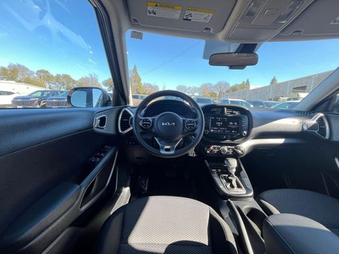 Used 2025 Kia Soul LX w/ LX Technology Package image 32