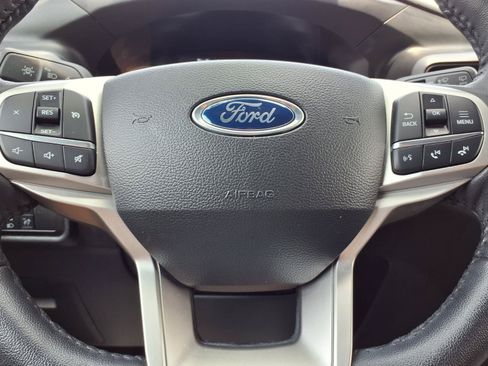 Used 2024 Ford Explorer XLT AWD/4WD image 16