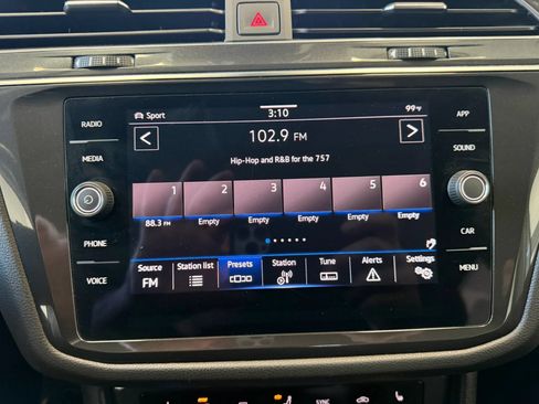 Used 2023 Volkswagen Tiguan SE w/ Panoramic Sunroof Package AWD/4WD image 21
