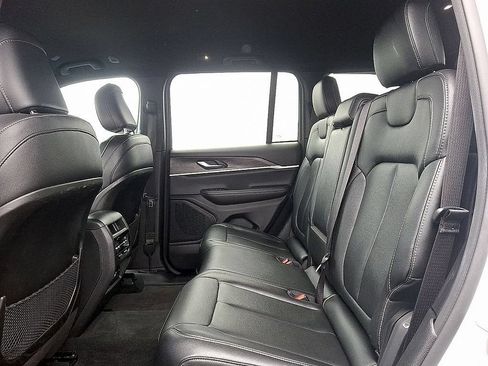 Used 2024 Jeep Grand Cherokee Limited AWD/4WD image 10