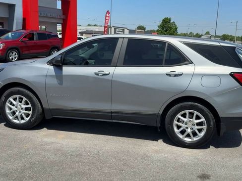 Used 2023 Chevrolet Equinox LS FWD image 4