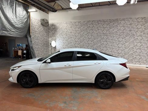 Used 2021 Hyundai Elantra SEL w/ Convenience Package FWD image 4