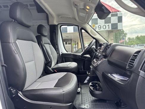Used 2025 RAM ProMaster 2500 w/ Convenience Group FWD image 25