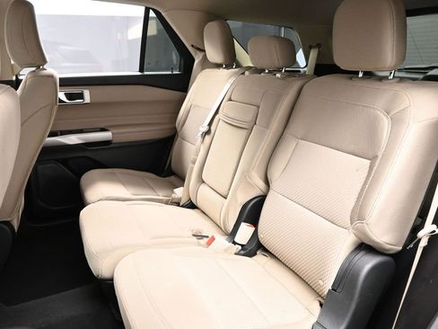 Used 2022 Ford Explorer XLT image 13