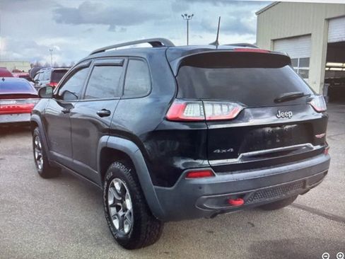 Used 2019 Jeep Cherokee Trailhawk image 2